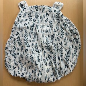 Bebe au Lait Muslin Blue and White Botanical Carseat Cover
